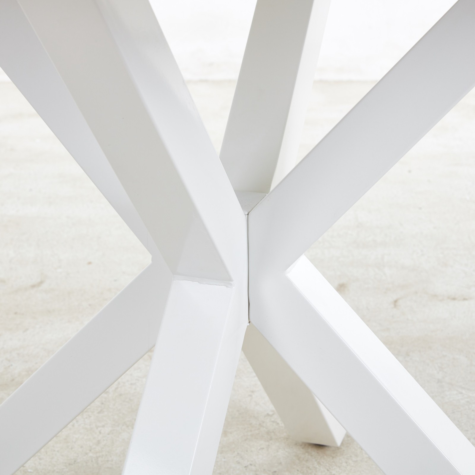 42.1 in Mid-century Dining Table for 4-6 People w/ Round MDF Top&Metal Cross Leg