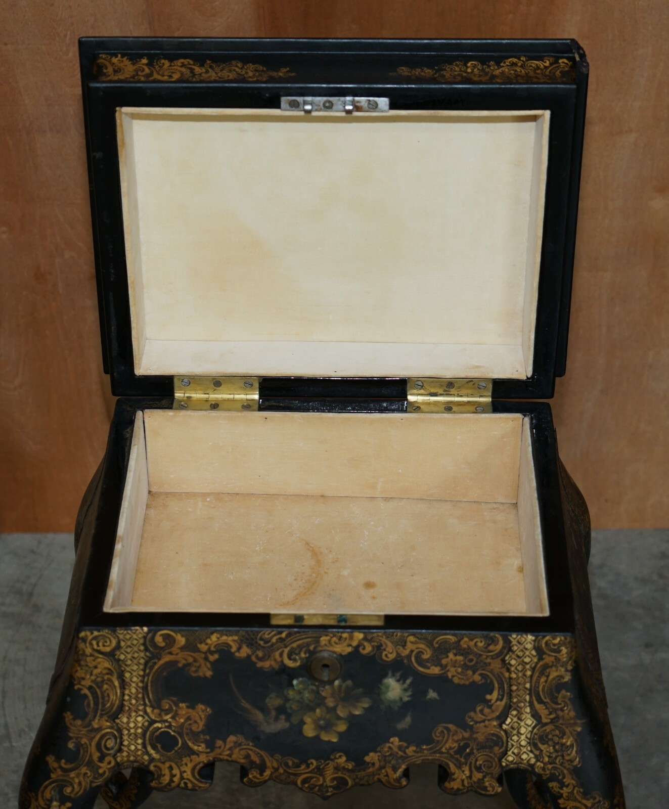 GEORGIAN ANTIQUE CIRCA 1800 GEORGE III CHINESE LACQUER & GOLD GILT WORK TABLE