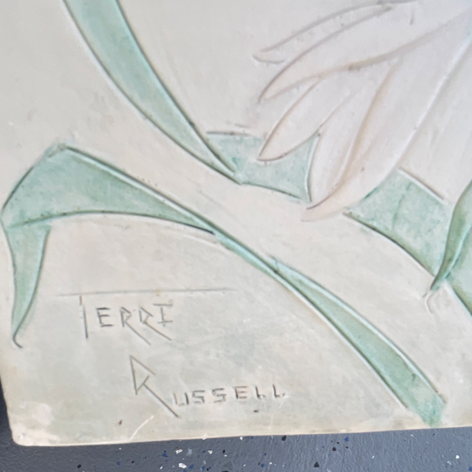 Terri Russell stone Outdoor Floral Side Table, White Green, Inspirational