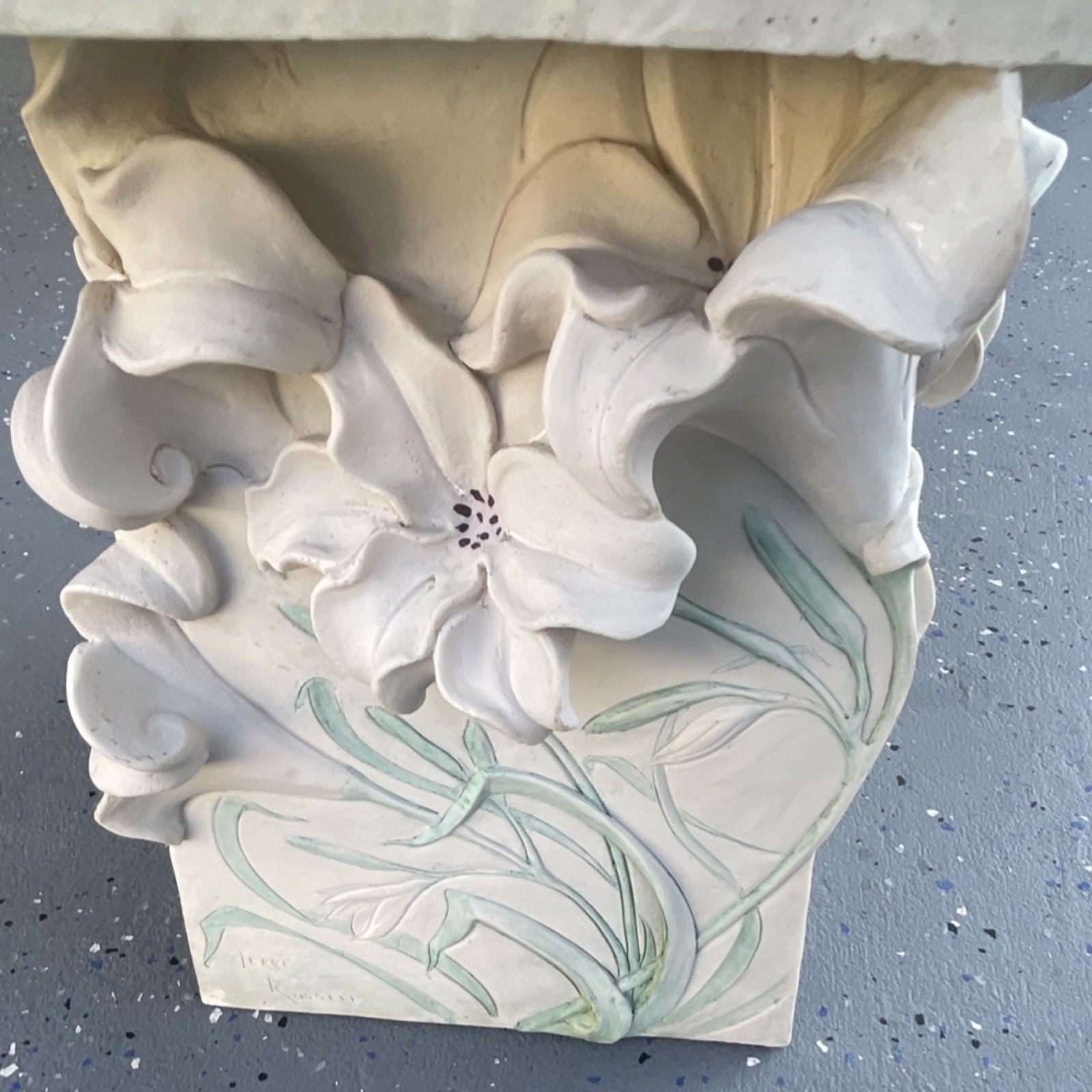Terri Russell stone Outdoor Floral Side Table, White Green, Inspirational