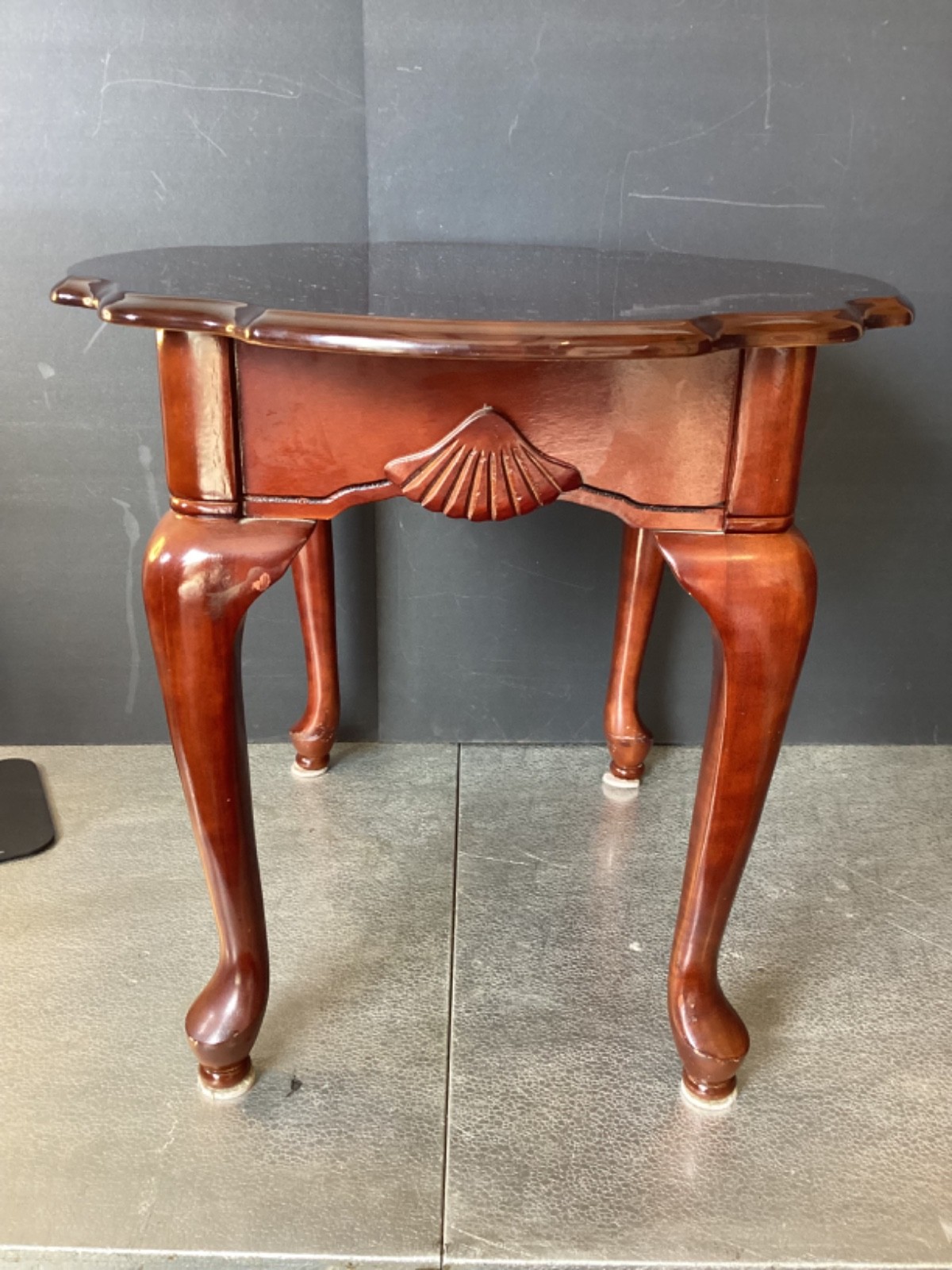21.5” Top 28”x23” Oval Accent End Table Cherry Wood Color