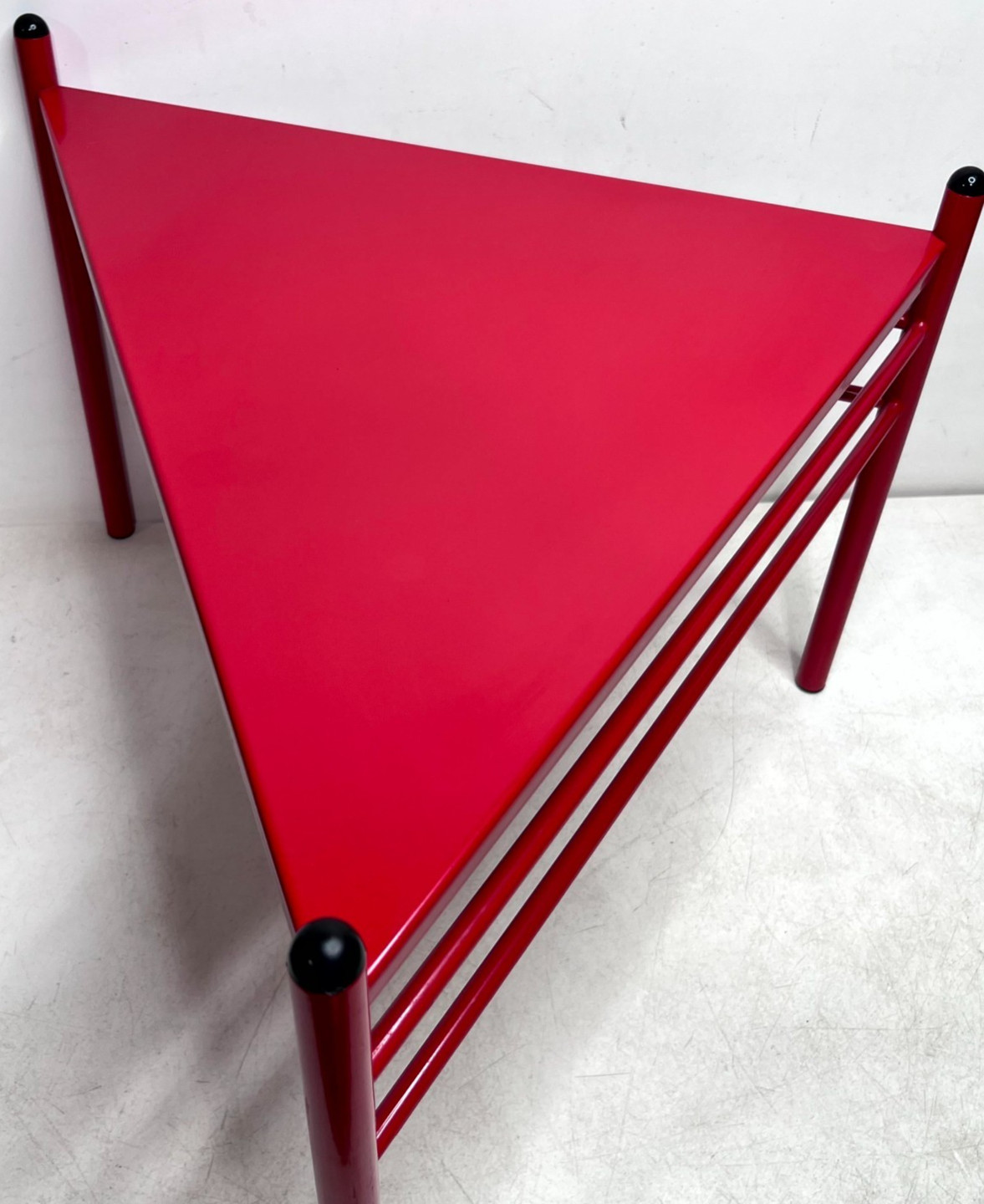 Amisco Red Metal Triangular Nesting Tables Set of 3 Modern Accent Tables Rare
