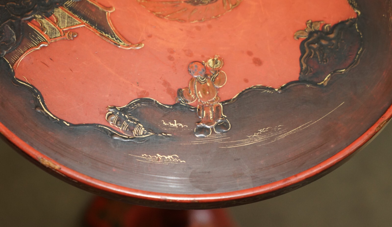 LOVELY ANTIQUE CHINESE CHINOISERIE LACQUERED & HAND PAINTED SIDE LAMP WINE TABLE