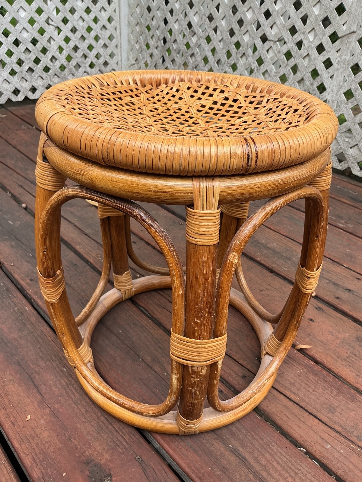 VTG MCM Rattan Bamboo Side Table Plant Stand Woven Top Boho Chic 60s 13” x 16”
