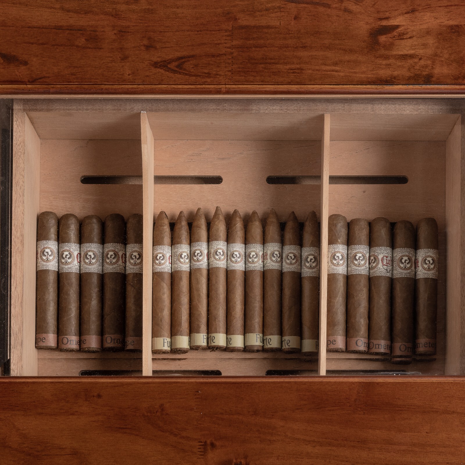 Quality Importers Trading HUM-CTH-M Coffee Table Humidor