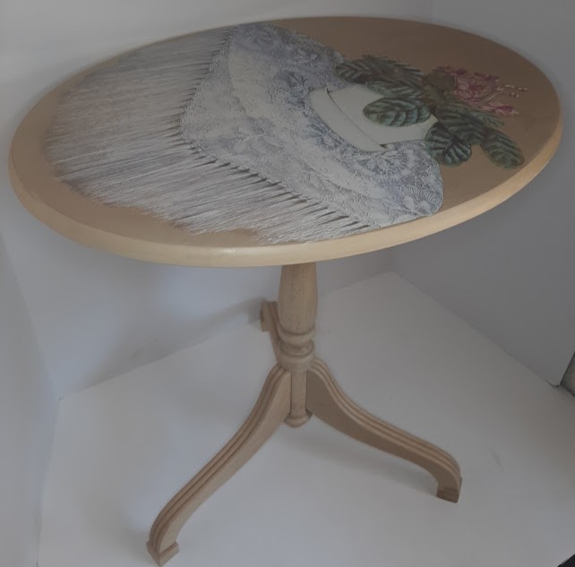 Bombay Vintage 90s Oval Wood Tilt Table With Floral Top Design