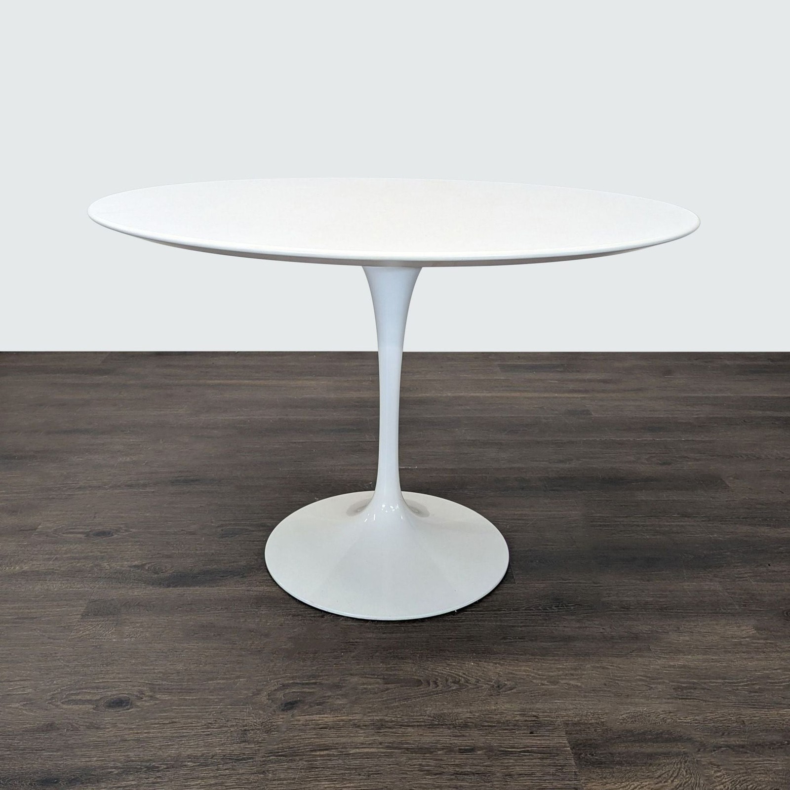 Knoll Saarinen Dining Table