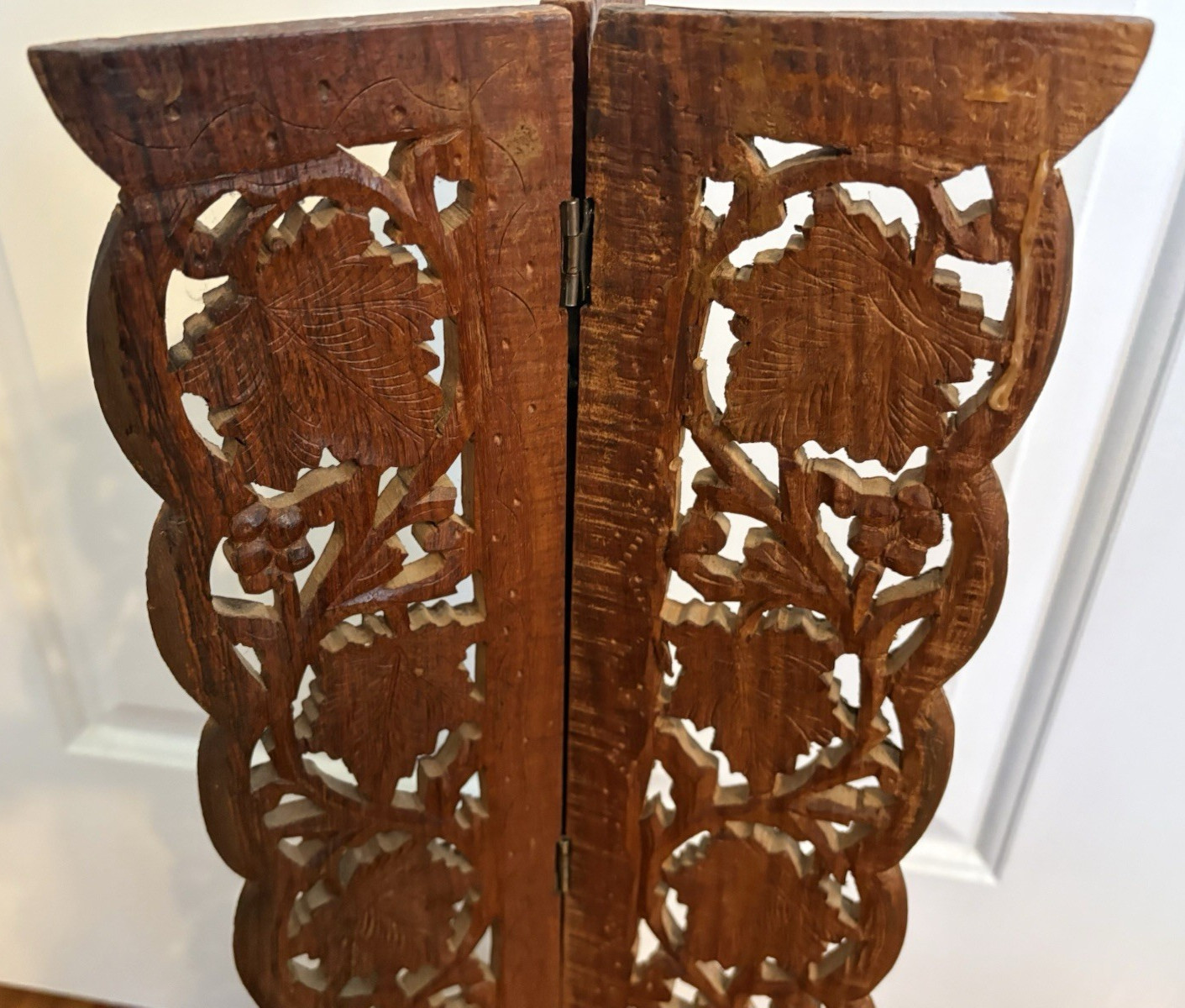VTG Tri-Fold Hinged Hand-Carved Wood Folding Stand-Leaf Scroll Design-29.25”
