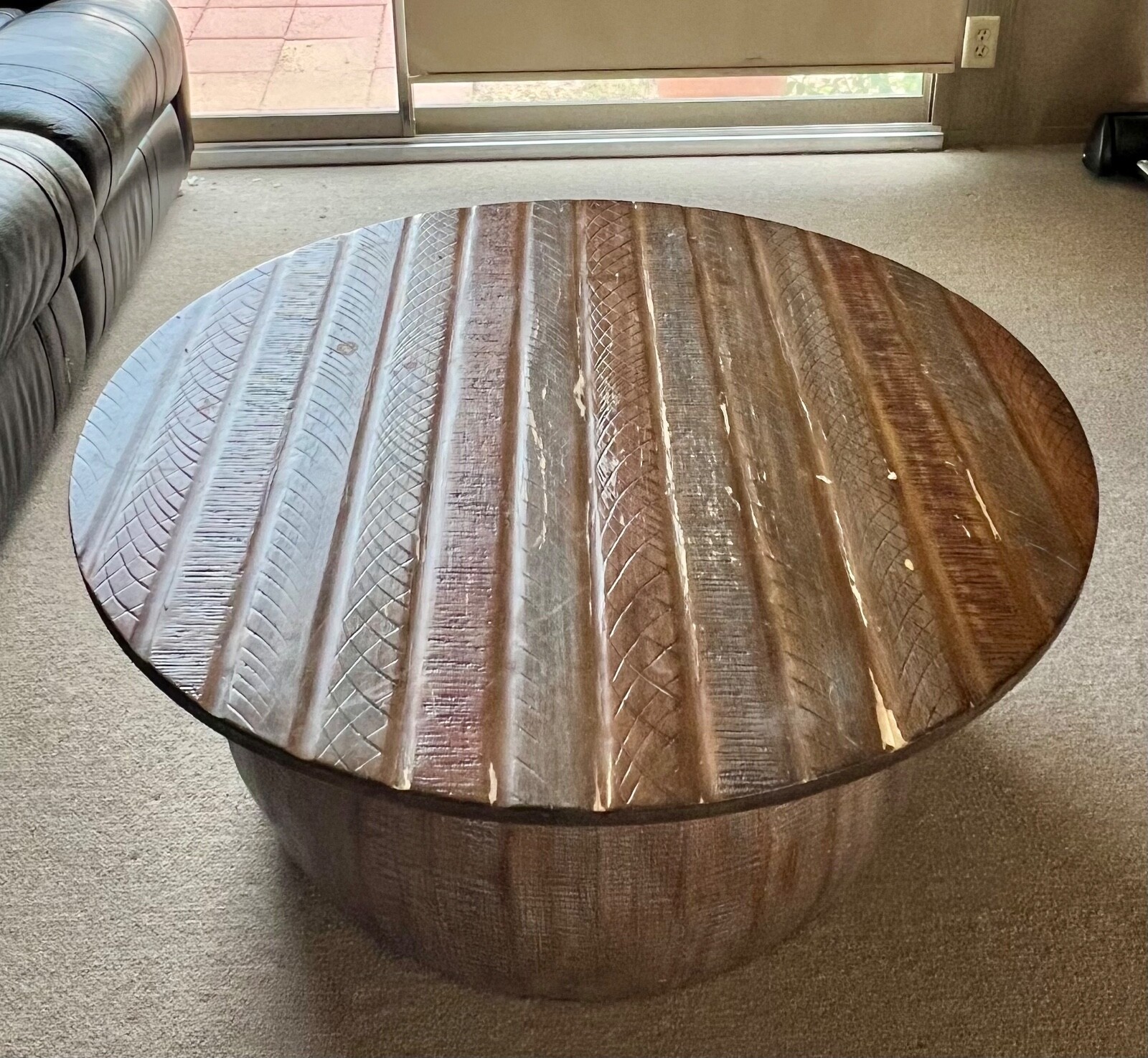 Brown Round bonfire table coffee tables Very stable 39 inches in diameter